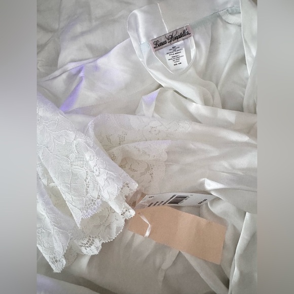 Linea Donatella “The Bride” Short Satin Wrap Robe – White S/M NWT - Picture 4 of 5